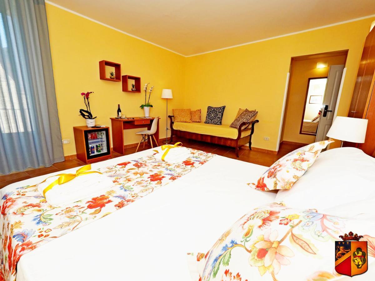Palazzo Toraldo Di Francia Bed & Breakfast Tropea